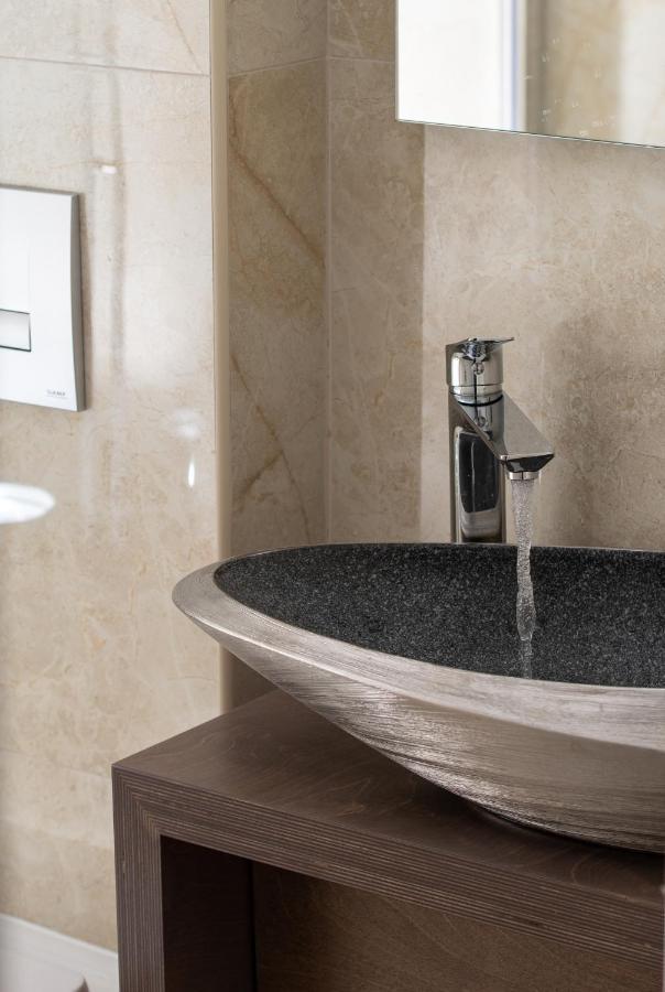 Crist Luxury